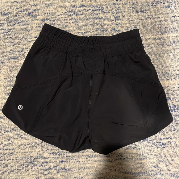 Lululemon tracker low rise short NWT - Picture 3 of 4